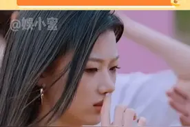 #单依纯颁奖口误 单依纯口误好笑程度100%，问刘宇宁“我会被封杀吗？”好笑程度10000% #单依纯 #毛不易 #刘宇宁视频封面
