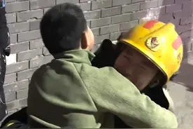 小朋友扔鞭炮引发火灾，主动报警承认错误。#你可以永远相信中国消防视频封面