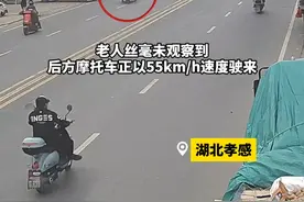 三轮车违法载人太危险，老人从车厢摔落不幸离世#湖北交警 #法润平安文明相伴视频封面