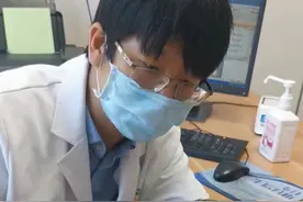 宝宝脑袋上有条棱，父母担心#颅缝早闭 #医学科普视频封面