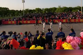 神舟十六号乘组领命出征！#逐梦蓝天 #场面壮观 #神舟十六号 #神舟 #中国航天 @DOU+小助手 @抖音短视频视频封面