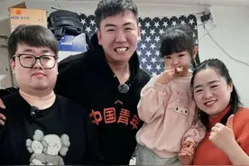 2米百家饭体验——关于小胖一家在京蜗居奋斗的故事，愿背井离乡漂泊在外的朋友，早日荣归故里。 #2米百家饭体验 #2米人间观察视频封面