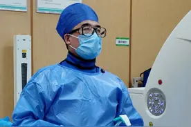 微波消融、骨水泥成形术联合放射性粒子植入治疗脊柱转移瘤压迫脊髓，快速缓解疼痛，预防瘫痪的发生。#脊柱转移 #脊髓压迫症 #止疼 #预防瘫痪#抖出健康知识宝藏 #2024抖音生活记忆视频封面