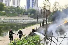 熊孩子烧烟花把绿化带烧成了黑土地 年关将至，各位家长要加强对孩子的消防安全教育，告诫小朋友不要玩火，不要随意燃放烟花爆竹。#柳州 #假期安全 #燃放烟花爆竹需谨慎 #事故现场 #儿童安全视频封面
