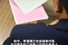儿子做游戏代练被当反面教材，父亲却送他配置最高的手机，4年后19岁男孩花8万为父亲买车。视频封面