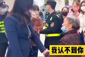 11月3日（发布）四川成都，刘涛的四川话有多好，遇老奶奶不认识自己，用流利的四川话化解尴尬