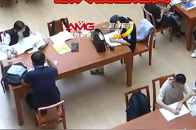 暑期“避暑胜地”——图书馆！能纳凉能学习~最关键它免费~#安阳 #图书馆 
（安阳融媒《直播安阳》记者：王海娜  编辑：康纪中）视频封面
