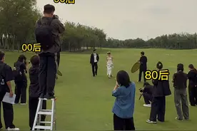 三个不同年龄段摄影师拍的婚纱照，你pick哪一个#婚纱照风格 #拍出电影感 #海景婚纱照 #草坪婚纱照 #高级感婚纱照视频封面
