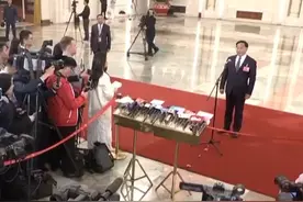 农业农村部部长韩俊：作为14亿人口国家必须靠自己养活自己，别人是靠不住的#2025全国两会#部长通道视频封面