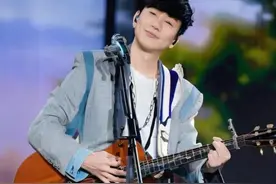 为何林俊杰演唱会不让带雨伞？以为割韭菜，得知真相才知用心良苦#林俊杰 #张杰 #薛之谦 #萧敬腾 #2025靠什么过年视频封面