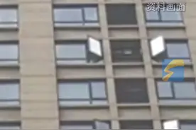 3月24日（发布），深圳。 “熊孩子”高空抛物丢湿巾，把私家车的车盖砸出凹陷，家长道歉并赔偿7000元#熊孩子高空抛物视频封面