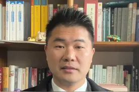 徐娇劝阻餐厅抽烟男被抢手机 #徐娇劝阻餐厅抽烟男子被抢手机 
#长沙回应公共场所是否禁烟 
#北京律师 #法律咨询 #律师普法视频封面