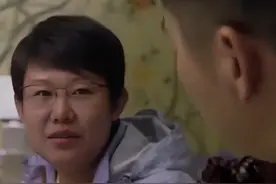 现代版“杯酒释兵权”说错一句话，丢掉百万年薪的工作。 这位京东前副总裁用自己的经历为我们上了一场生动的职场课，也预示了会听话听音在生活中的重要性。#人情世故 #职场 #情商视频封面