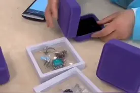 快递寄饰品靠不靠谱？顺丰小姐姐秀操作告诉你答案。#中国快递千亿时代 #把幸福快递回家 视频封面