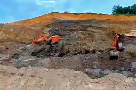 👷:开挖机的风险真是无处不在😱 #危险无处不在 #露天煤矿 #挖掘机 #记录矿山生活 #挖机不二视频封面