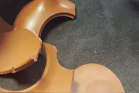 一涂一抹一上金，这就是紫砂壶修复中最常见的金缮修复
#紫砂壶 #瓷器修复 #传统文化 #手艺人 #上热门视频封面