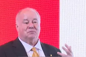 杜道明：上海机场是增加用户体验的优质名片 中欧国际工商学院欧方院长杜道明出席第十届中国品牌经济（上海）论坛，现场称赞浦东机场的优质体验 #上海美好推荐官 #上海机场 #浦东机场 #上海品牌视频封面