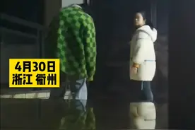 女生装“丧尸”吓唬妈妈，结果被妈妈一招制伏。。。视频封面