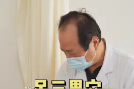 足三里穴位于外膝眼下四横指、胫骨边缘。传统中医认为，按摩足三里有调节机体免疫力、调理脾胃、补中益气、通经活络扶正祛邪的作用。#穴位 #中医 #中医针炙 #封一平教授 视频封面