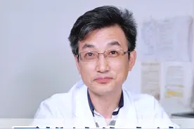 想用面粉洗头来去油，皮肤科医生劝你别这么干 #油头 #洗发水 #控油洗发水 #姿素华 #科普视频封面