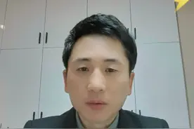 皮脂腺囊肿感染的手术处理方法 皮脂腺囊肿继发感染，比如说皮肤红肿或者是说皮肤已经破坏的时候，这个时候我们外科的处理还是说切开引流，当然切开引流切口到底有多大，切大一点，切小一点，那对患者来说都是很重大的事情。那涉及到以后，以后疤大一点疤小一点的问题。那安医生在这里说，如果说微创解决不了的时候，我们尽量去用最小的小口去把它切开，也是能做到引流彻底愈合比较好。
#医学科普 #手术顺利 #皮脂腺囊肿 #皮脂腺囊肿切除 #皮脂腺囊肿伴感染视频封面