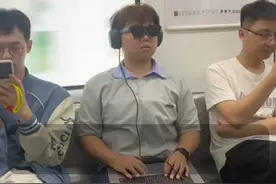 女子用闲置平台入手的无头骑士爆改办公装备#无头骑士  #打工人  #抽象  #闲鱼  #数码 #大胆开麦