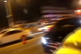 来京自驾游 喜提“行政拘留10日”带着妻儿开着“奔驰”没驾照“奔驰不了”妻子有本 丈夫没本也敢“代驾”（记者：洋）#北京dou知道视频封面