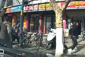 想猛拧油门逃窜？便衣民警围捕！ 