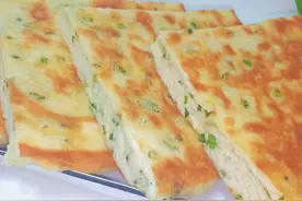 排队才能买到的葱花油锅盔，面点师教你详细做法，学会就能出摊了视频封面