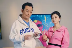 何翠花？跳的不错啊？@斓曦 #墨镜拍手舞 视频封面
