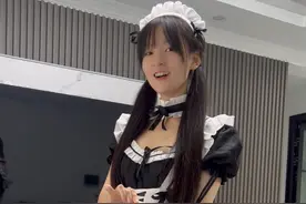 这个瓜我是吃还是不吃#闺蜜 #vlog #搞笑 #女仆装 #社死视频封面