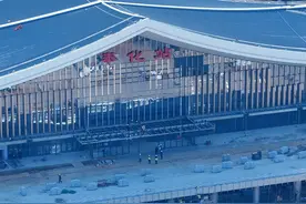 总投资约26.3亿元，高铁奉化站扩建接近尾声！ 从原先的2920平米扩建至10000平米，增大近3倍，预计本月底前完成各项节点工作，又是奉化的一张靓丽名片!#奉化 #奉化站 #高铁 #航拍 #城市规划视频封面