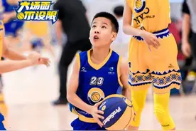 来看运控天花板！@班斯-（弧度）  赛场领域展开，极限操作蝴蝶穿花！小“怪伦”还是小“继伟”评论区留下你认为他最像谁？#NYBO全国总决赛  #NYBO青少年篮球公开赛   #大场面不设限   #报告教练视频封面