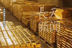 金价又涨了！有人提前买入70万元。网友：金镯子离我越来越远！#黄金 #金价 #金镯子离我越来越远了 #上涨 #今日金价视频封面