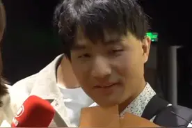 6岁被骗走 15岁被收养到美国，小伙跨国寻亲今天与家人相认：“我特别渴望过年和父母吃团圆饭的场景”#寻亲  #认亲  #团圆 #宝贝回家视频封面
