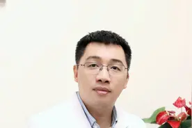 胆囊炎的典型症状有哪些？发热，右上腹放射痛，向肩部放射 #胆囊炎 #胆囊炎手术 #胆囊息肉 #胆结石 #硬核健康科普行动视频封面