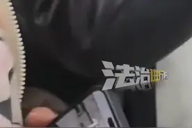 女子吐槽银行8个窗口6个不开 一个对公 一个对私 早上八点来的 现在十一点还没有办上 银行：领导就给了我们这些人#银行 #西安 #银行窗口视频封面
