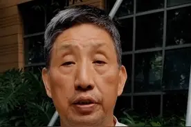 #73岁象棋泰斗实名举报棋院副主任郭莉萍 10月17日，中国象棋界泰斗柳大华发布视频实名举报中国棋院副主任（副院长）郭莉萍，称其包庇黑恶，公然操纵比赛。#象棋 #实名举报视频封面