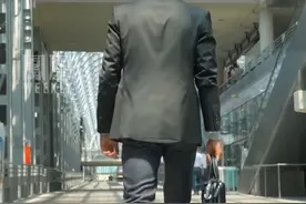 金融业拟颁布新规：从业者禁止炫富。#媒体精选计划视频封面