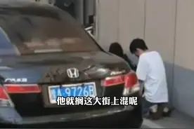 男孩大街上下跪向女孩道歉，路过大哥：让你爹妈看看 丢人不丢人，女孩反怼时 男孩依旧在地上跪着#男孩大街向女孩下跪路人气不过 #大街上看到的一幕视频封面