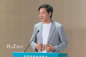 被问“如何保持好身材”，雷军在武汉大学回应：英语不好已经让母校蒙羞，形象管理要加一点强度。#雷军视频封面
