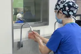 女医生的手术日常 #手术室日常 #骨科女医生 #医者仁心视频封面