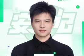 阿里云ECS如何保障用户云上安全？ 目前，阿里云的ECS安全体系包括操作系统安全、网络安全、数据安全、身份与访问控制、应用安全等。针对数据安全，阿里云提供了云盘加密、镜像加密以及VPC网络默认加密等，这些功能可以满足用户在云上数据保护和数据规格方面的需求。此外，阿里云还提供了支持可信计算、机密计算实例和虚拟Enclave功能，可以满足数据敏感、某些敏感行业合规、对应用和数据高水平保护的业务场景的需求，如数字钱包、区块链、数据库、凭据服务等。视频封面