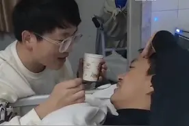 好友父母双亡突发脑溢血，陕西小伙不远千里赶去照顾四十多天，“等你好了带你回榆林吃洋芋擦擦”#热点 #陕西视频封面