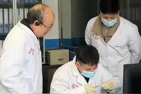 穿针引线抿一下口水刻在中国人的DNA里了 
#医学生日常  #搞笑视频  #万万没想到  #搞笑瞬间  @抖音短视频 @DOU+小助手 @DOU+上热门视频封面