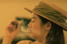 人生30000天 耗时2160个小时 
解构大漆和烟缸的结合 
何不好一点视频封面