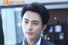 使用#建行生活app ，骑行更优惠！总裁骑车也得该省则省。视频封面