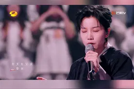 #李霄云心中的日月仙到家了  #李霄云  版的《心中的日月》，用清澈明朗的嗓音和张弛有序的节奏唱出了歌词里面“无人山谷”的意境，听起来仿佛散发着行云流水般的仙气～#时光音乐会视频封面