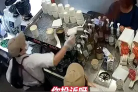 6月20日（采访），上海。网红咖啡Manner门店一店员情绪崩溃，拿咖啡粉泼向顾客并大喊“你投诉啊”，品牌总部回应#愿社会多些包容 #突然崩了 #manner店员泼顾客咖啡粉 视频封面