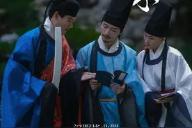 毕业快乐！更适合中国宝宝的学士服～#汉服毕业照 #一起来拍汉服毕业照吧 #毕业快乐 #毕业季 #东方美学 博士：@二哥喝两杯 学士：@小林吖视频封面